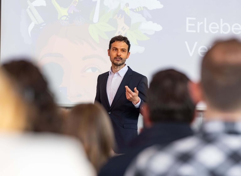 Fabian Hirt (Klimapsychologe) hält Vortrag zu Klimapsychologie