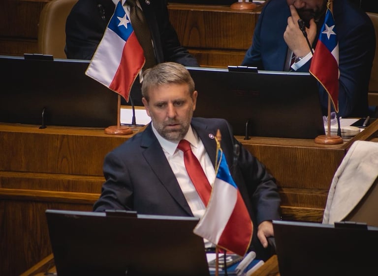 Diputados republicanos cuestionan préstamo estatal de $7 mil millones de Administración Boric a TVN