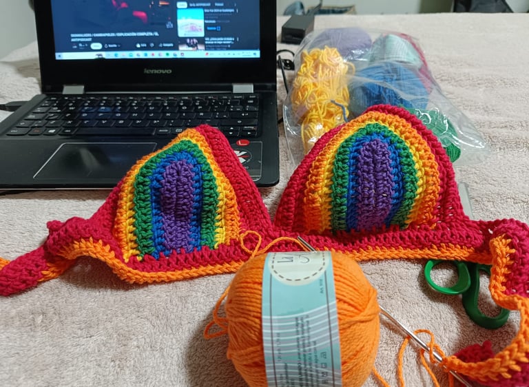 Proyecto de crochet top arcoiris 