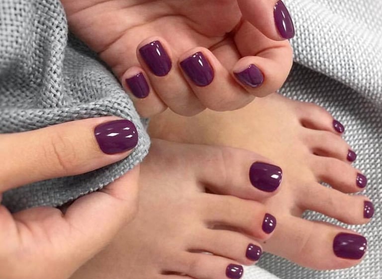 Klientei atliktas pedikiūras ir manikiūras su giliu odelių valymu