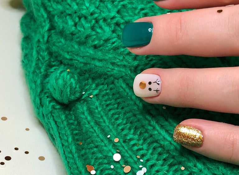 Klientės manikiūras su geliniu lakavimu