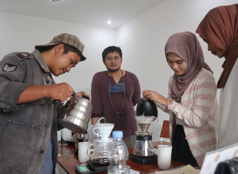 pelatihan barista, pelatihan barista pontianak, pelatihan barista gratis, pelatihan latte art pontianak, belajar latte art