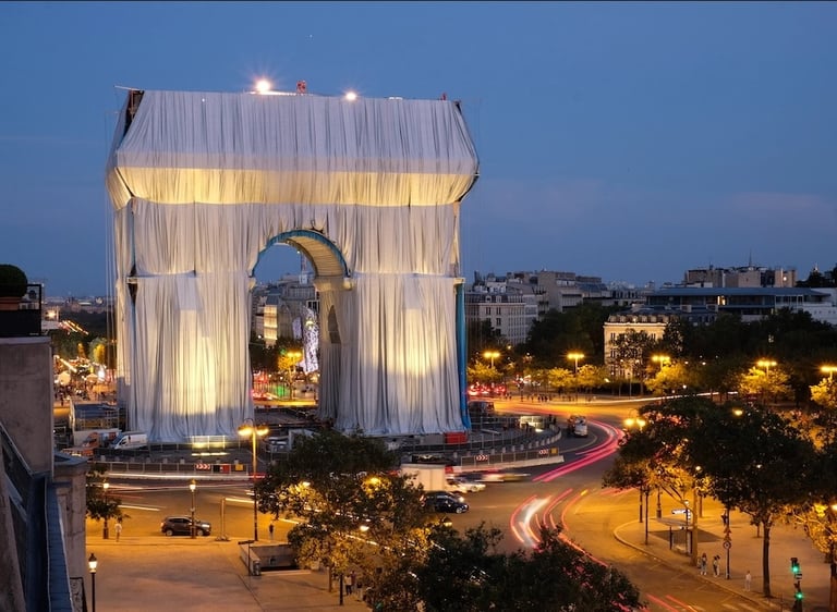 O projeto “L’Arc de Triomphe, Wrapped”, originalmente idealizado em 1961, finalmente ganhou vida.