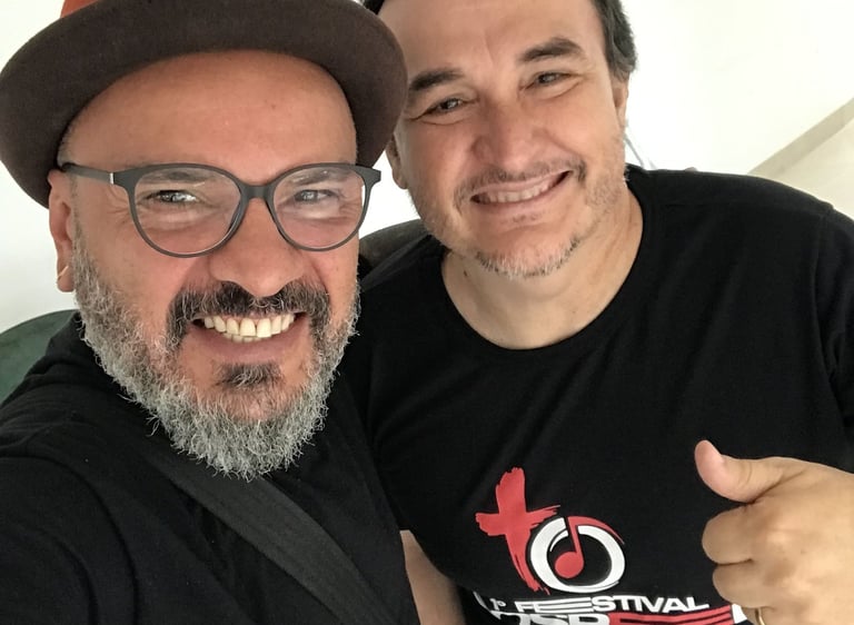 O Secretário da Cultura, Professor Alex, conhecido como Alessandro Matos, retratado em agradecimento