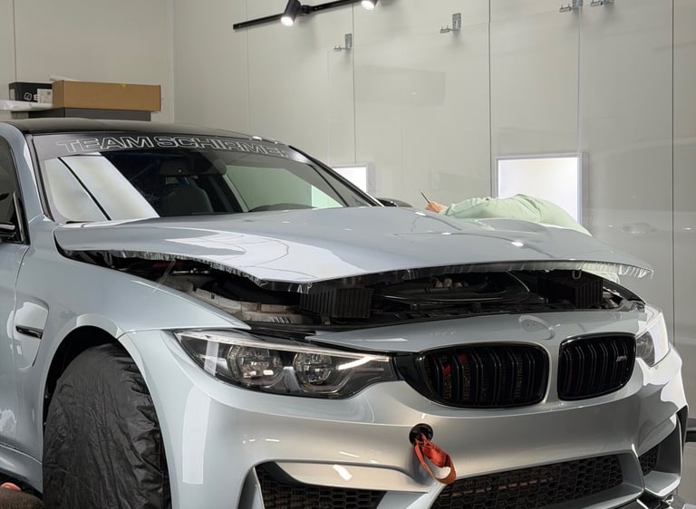 Installation de PPF (Paint Protection Film) sur cette BMW M4 dans notre atelier à Saint Pierre de Bressieux en Isère.