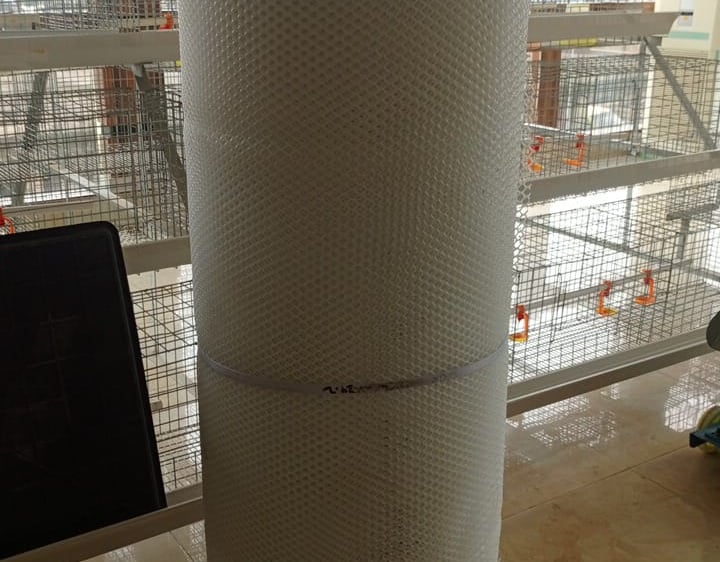 1 roll of plastic chick mesh