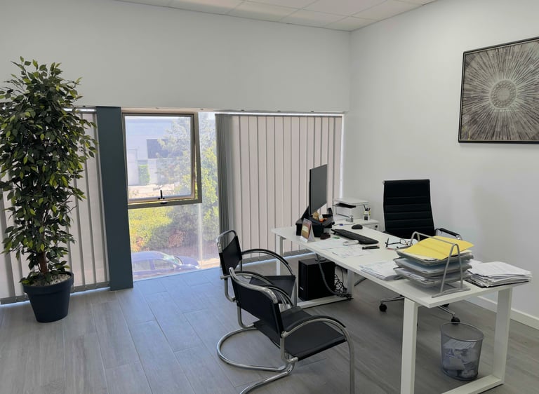 otografía inmobiliaria oficina moderna el puerto de santa maría alquiler y venta local comercial