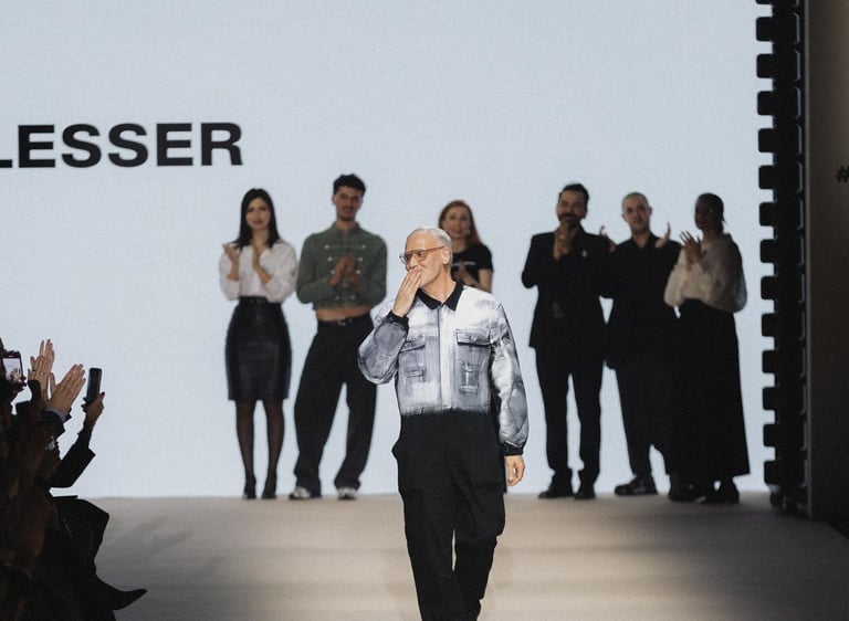 Cuando menos es más: Ángel Schlesser redefine la sofisticación en la MBFWM