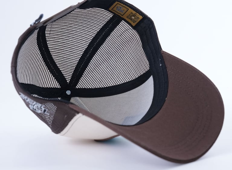 a cap - top hat with a brown cap