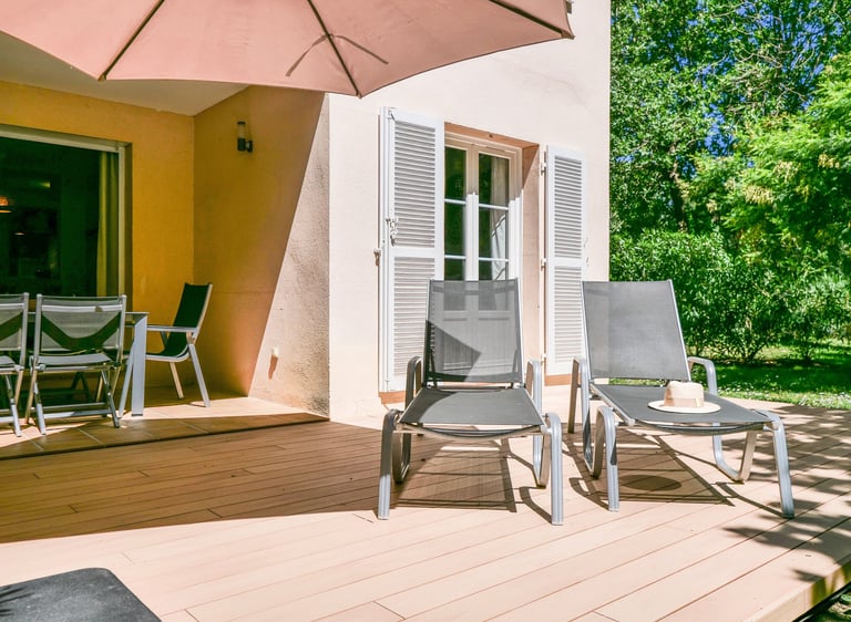 Rental appartement St Tropez with chairs and umbrellas on a deck