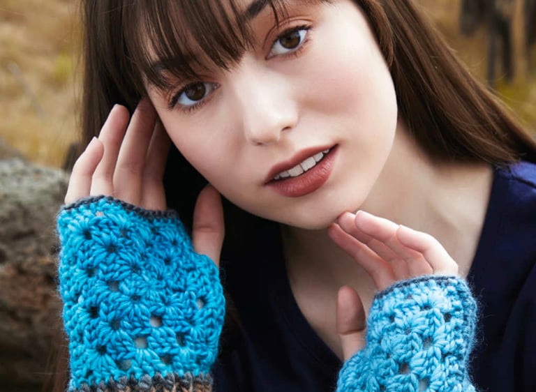 Granny Stitch Mittens - Kimana Print (Lincraft)