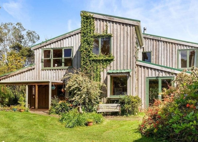 Kaiwaka Mangawhai Road home renovation - exterior before - CHR Builders