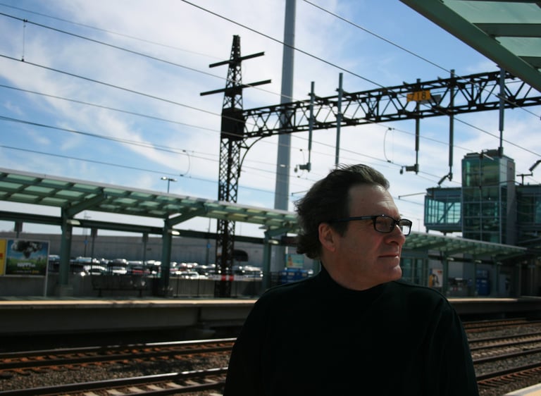Photo of Robert Ellis, bestselling author known for his gripping crime novels, the Lena Gamble & Matt Jones thriller series.