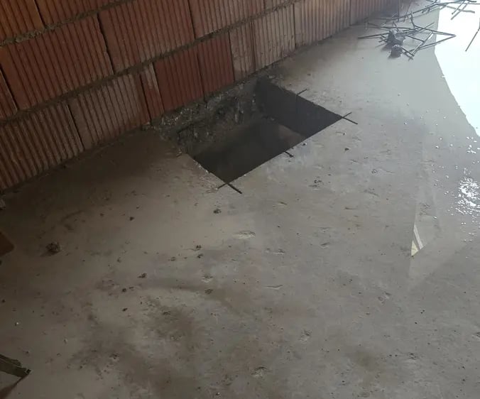 Rezanje betona armiranog. Otvor u betonskoj deki.