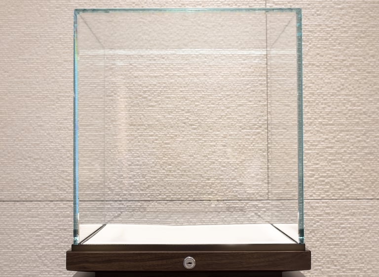 Stikline vitrina su uzraktu