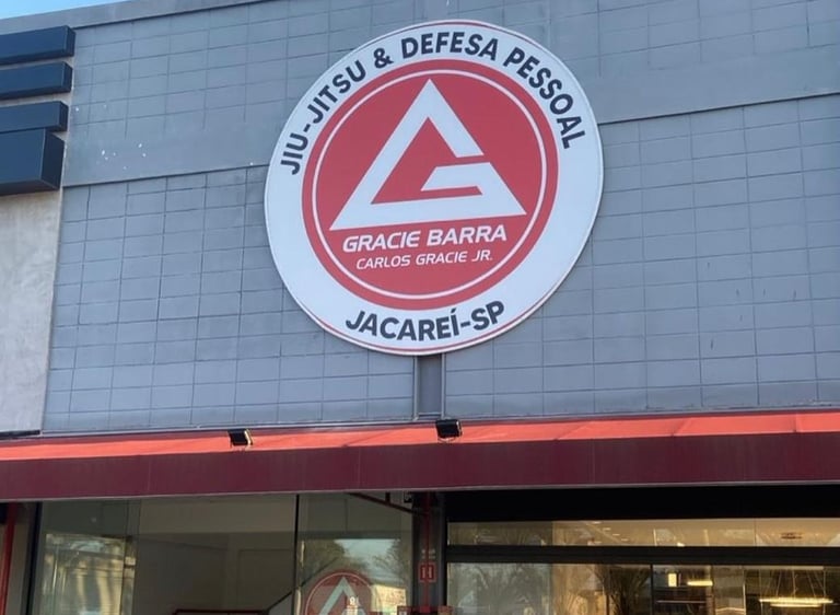 Lona com impressão digital e moldura de acabamento comunicação visual em jacareí