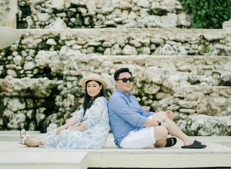 the-apurva-kempinski-grand-staircase-couple-embracing