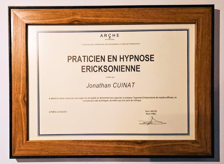 Jonathan Cuinat praticien hypnose ericksonienne en visio