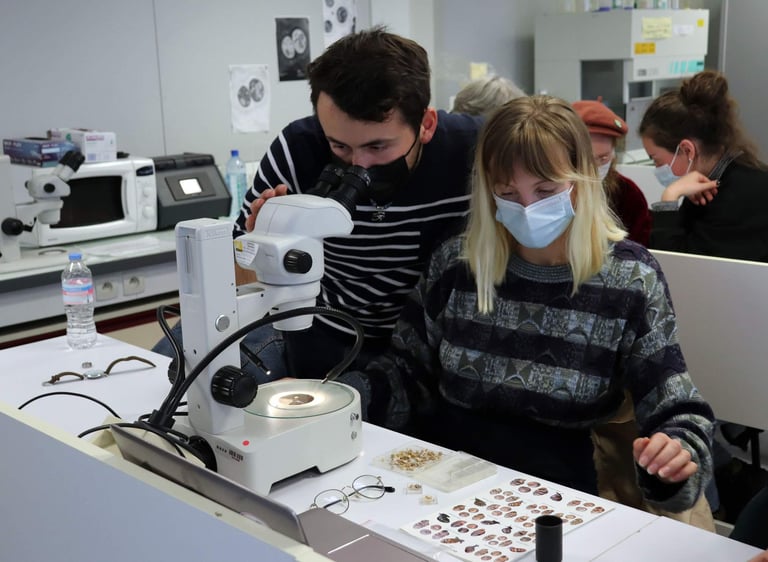 Eliott en laboratoire, Museum national d'Histoire naturelle