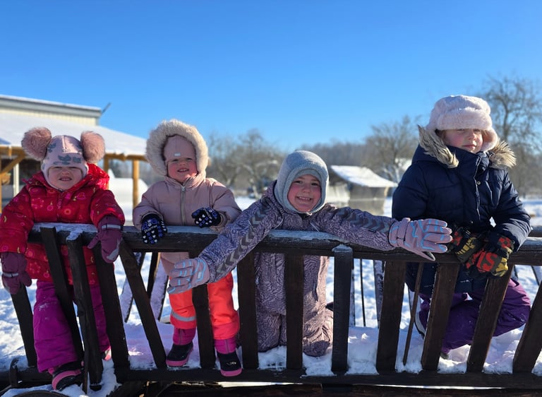 Vaikai lauko darželyje ,,Ąžuolynas" Marijampolėje