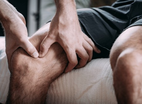 Massage sportif à la clinique sportive A.S. par un massothérapeute spécialisé