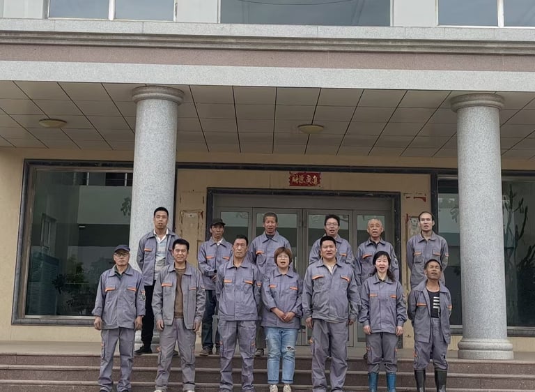 Photos of personnel from Yumo New Materials Factory