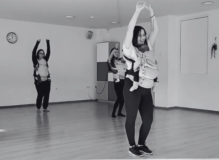 Танци за мама и бебе с Галя и Лора