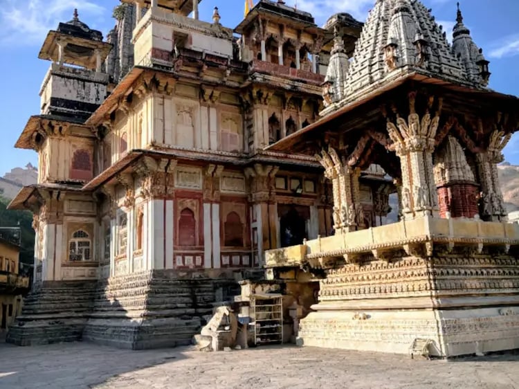 Visit Jagat Shiromani Temple in Jaipur, a historic temple in Amer known for its intricate carvings and Krishna devotion.