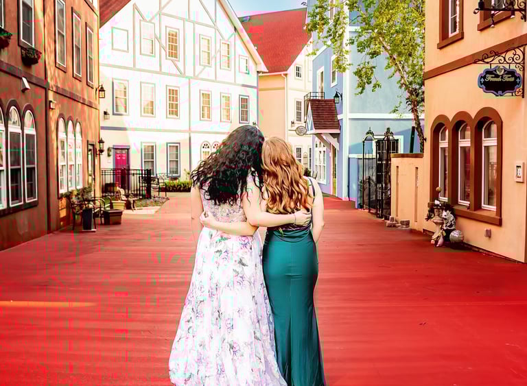 Lancaster PA senior picture photographer. Photo of senior pictures in Stoudtburg Village