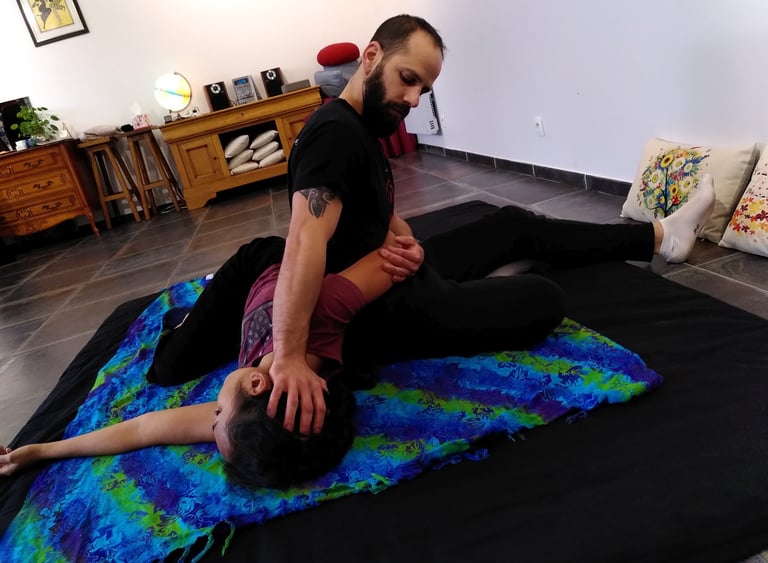 Détente massage profond deepTissu Deep Tissu massage suédois relaxation coréenne watsu wuo taï