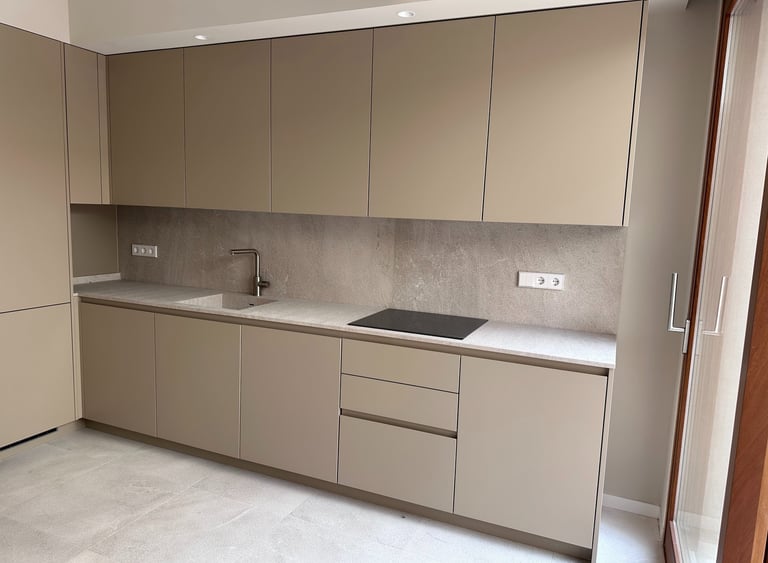 Reforma integral de cocina en Mallorca con diseño funcional y materiales de primera calidad