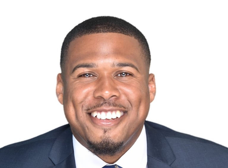 keniel smiling