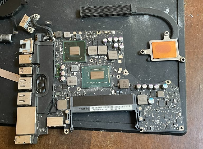 Nettoyage carte mère MacBook Pro