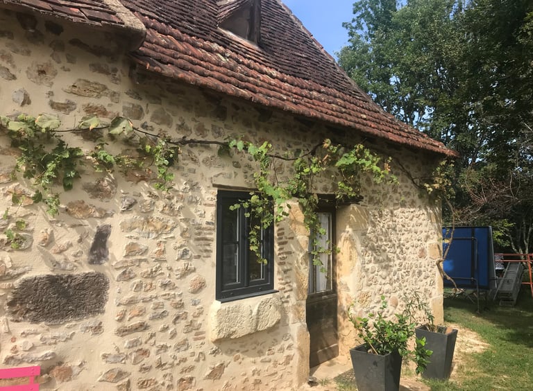 Façade de maison en pierres