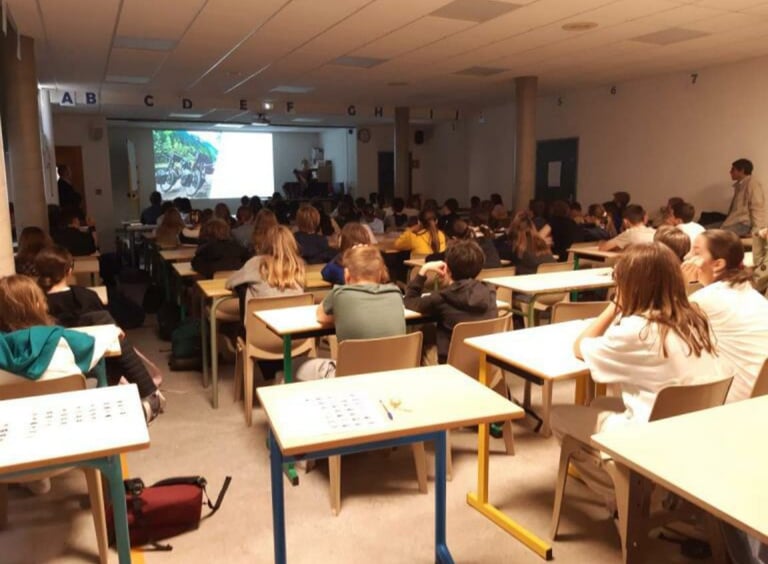 Conférence sur le cyclo-tourisme dans un collègee