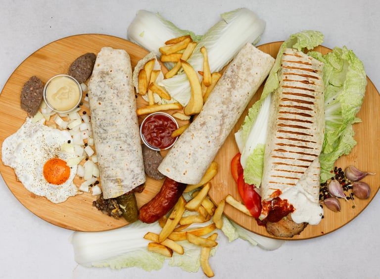 "Kulinarne odkrycia na ulicach - Idealne dania street food, które musisz spróbować!"