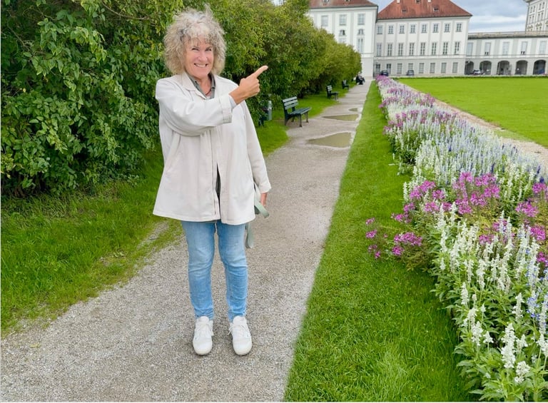 German teacher Uschi leading a Walk and Talk German session in Munich