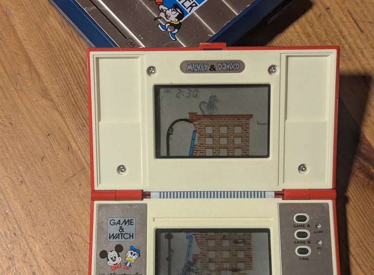 Jeu Game and Watch Mickey et Donald de Nintendo avec écran polarisant à changer.