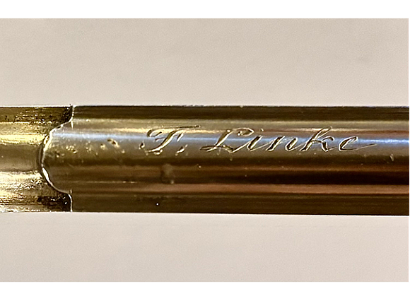 Signature « F. Linke » gravée dans un bronze, ébéniste de la Belle Époque