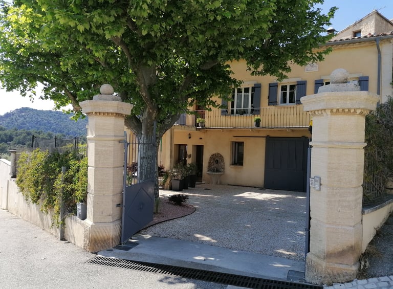 La Maison d'Yvette Gîte de location de Vacances en Provence