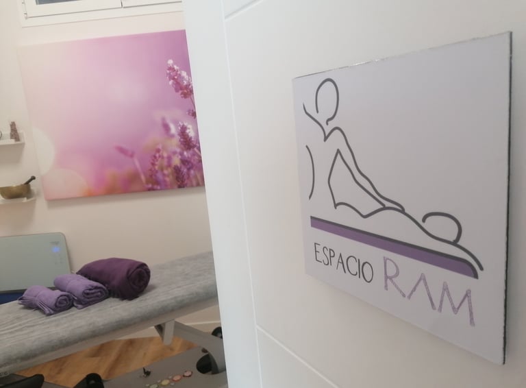 Cálida sala de masaje, relajación, liberación de contracciones físicas, emocionales y energéticas