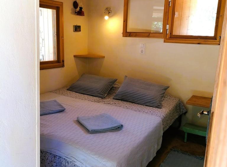 Tweepersoons bed vakantiehuisje Samos
