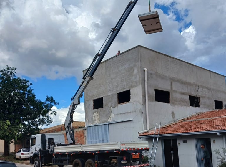 Içamento de cargas com Munck e Guindaste