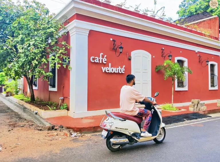 French heritage café in White Town Pondicherry.