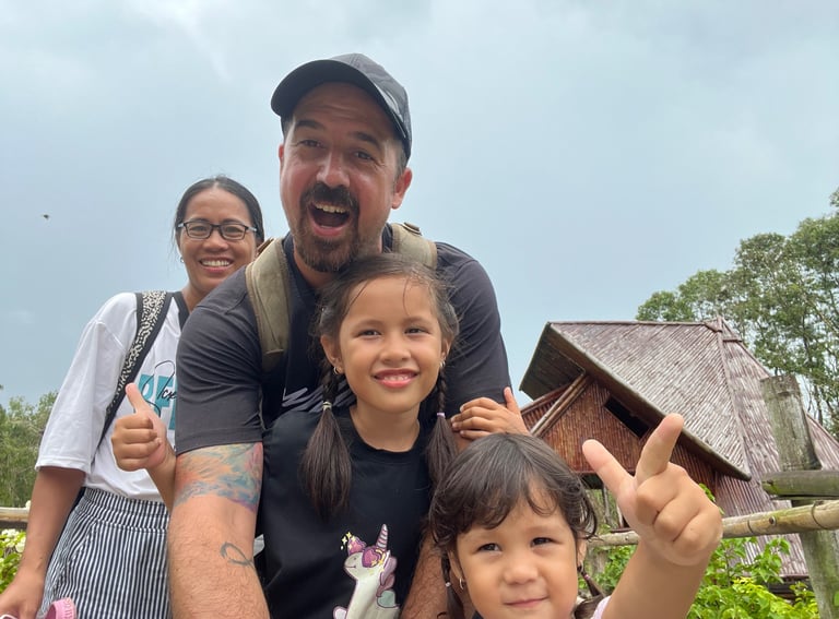 Famille de l'espert du Vietnam en voayge dans le sud