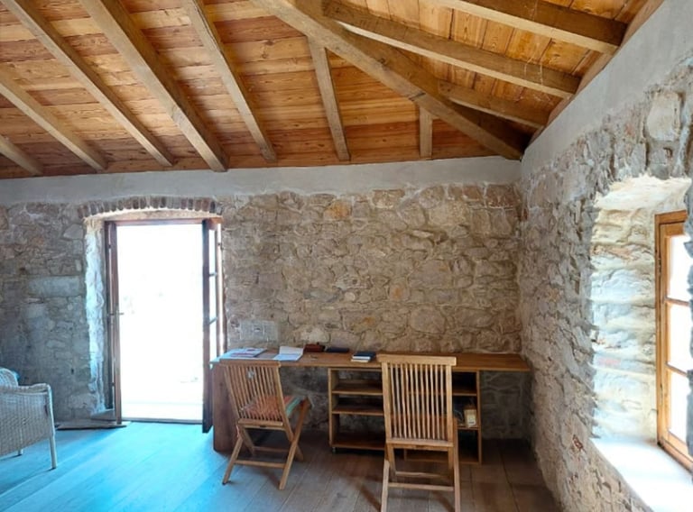 Escritório de pedras naturais e telhado novo após da reforma, Susak, Croácia