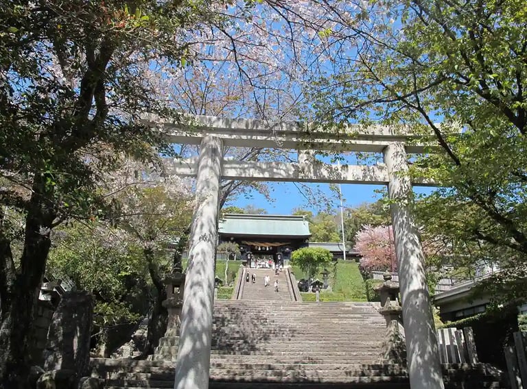 Suwa Shrine in Nagasaki, a must-visit cultural site for travelers interested in Japanese traditions 