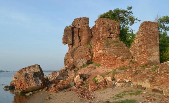 Alamparai Fort