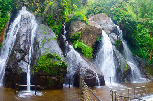 Courtrallam Waterfalls (Courtallam)