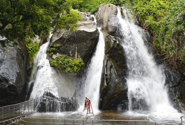 Five Falls (Aintharuvi)